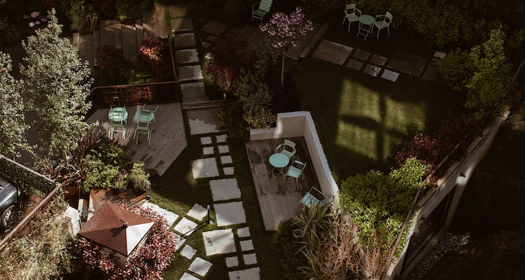 Use Old Furniture And A Little Imagination To Transform Your Garden